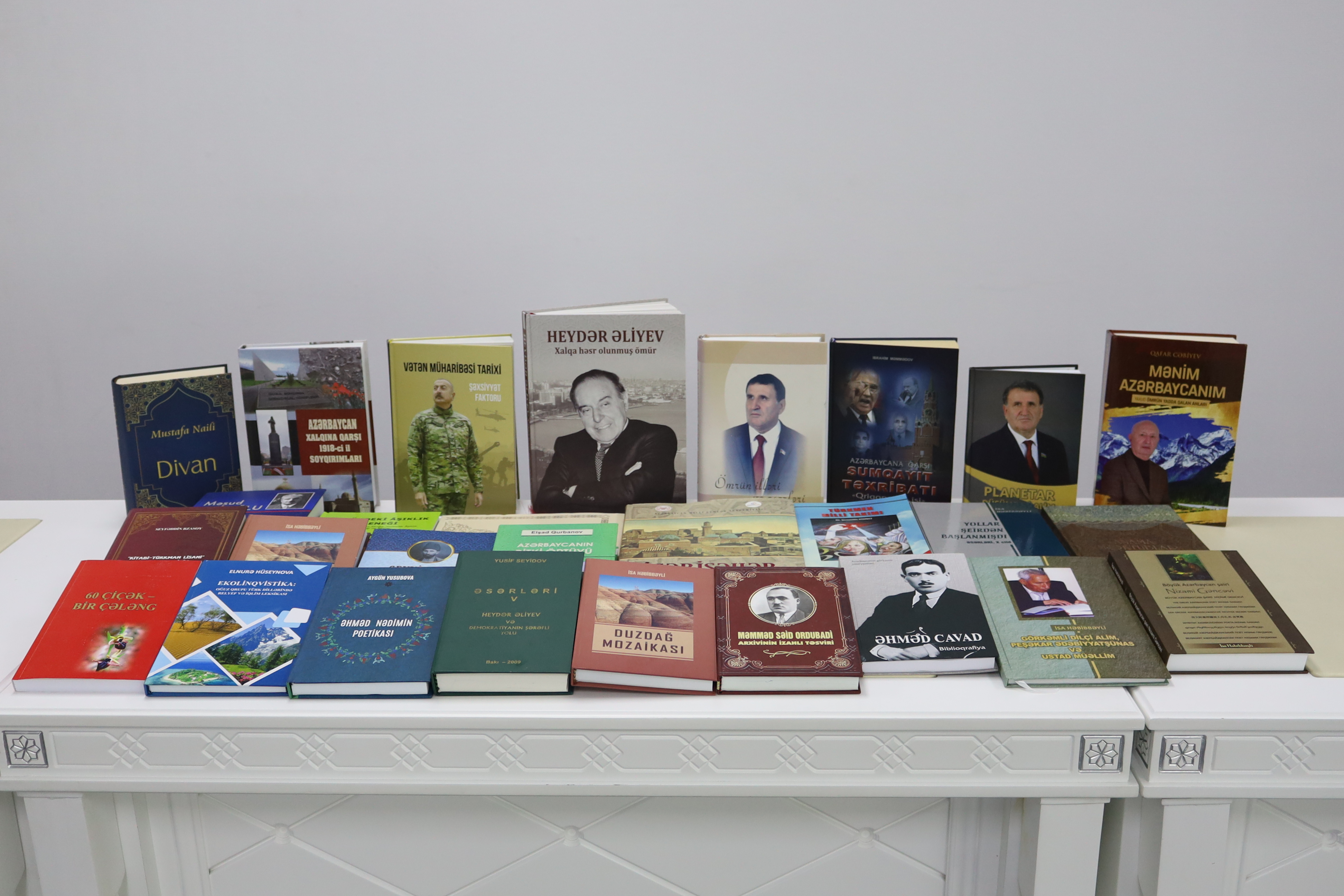 Akademiya prezidentinin kolleksiyası yeni nəşrlərlə zənginləşir