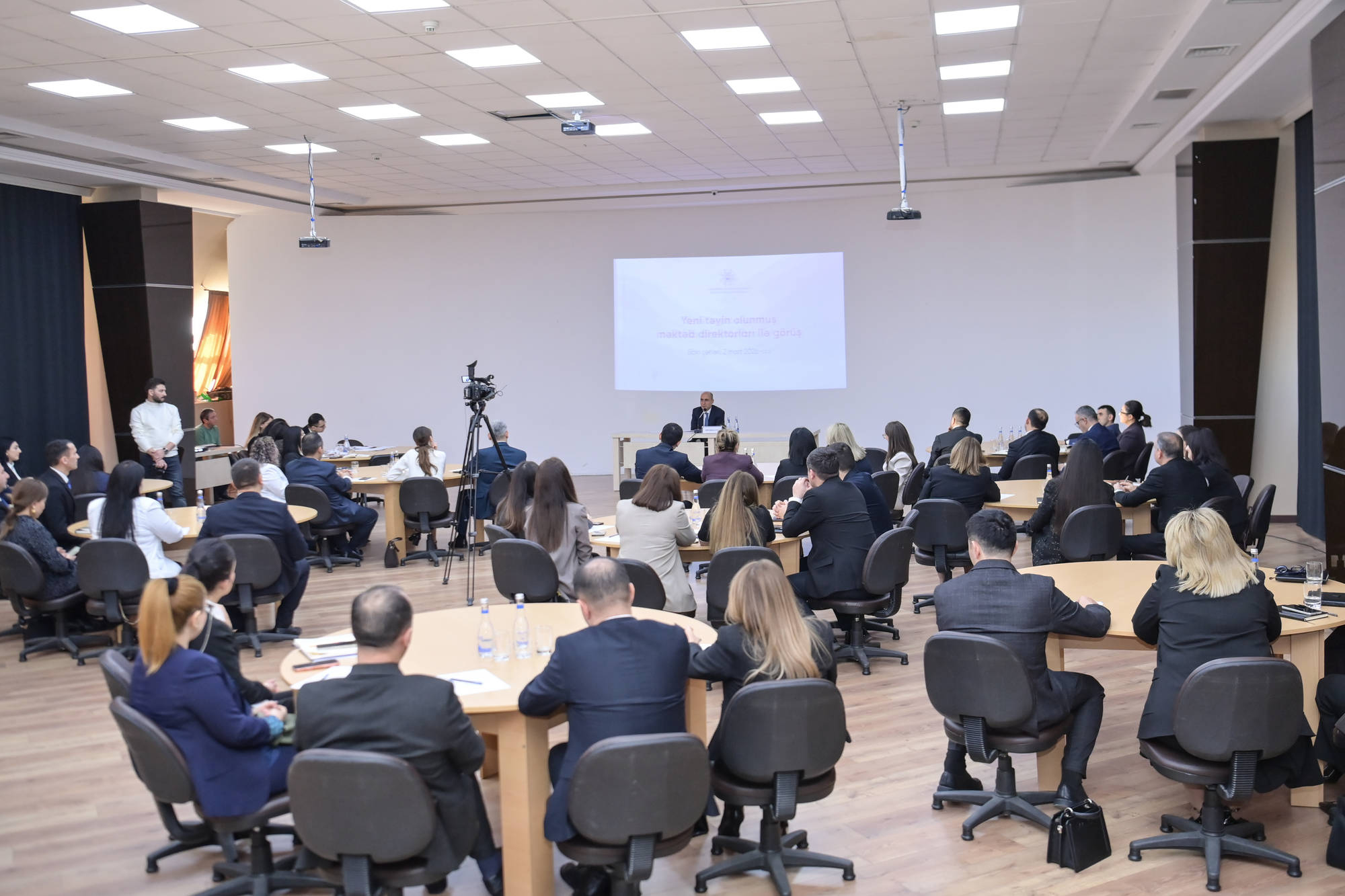 Elm və təhsil naziri yeni direktorlarla məktəb idarəetməsini müzakirə etdi