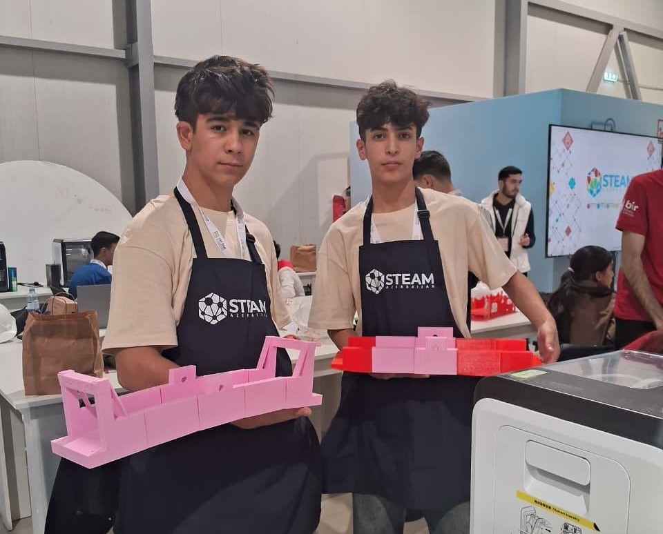 Yarım kq-lıq körpü 67 kq-lıq yükün ağırlığına tab gətirdi - Məktəblilərdən maraqlı layihə