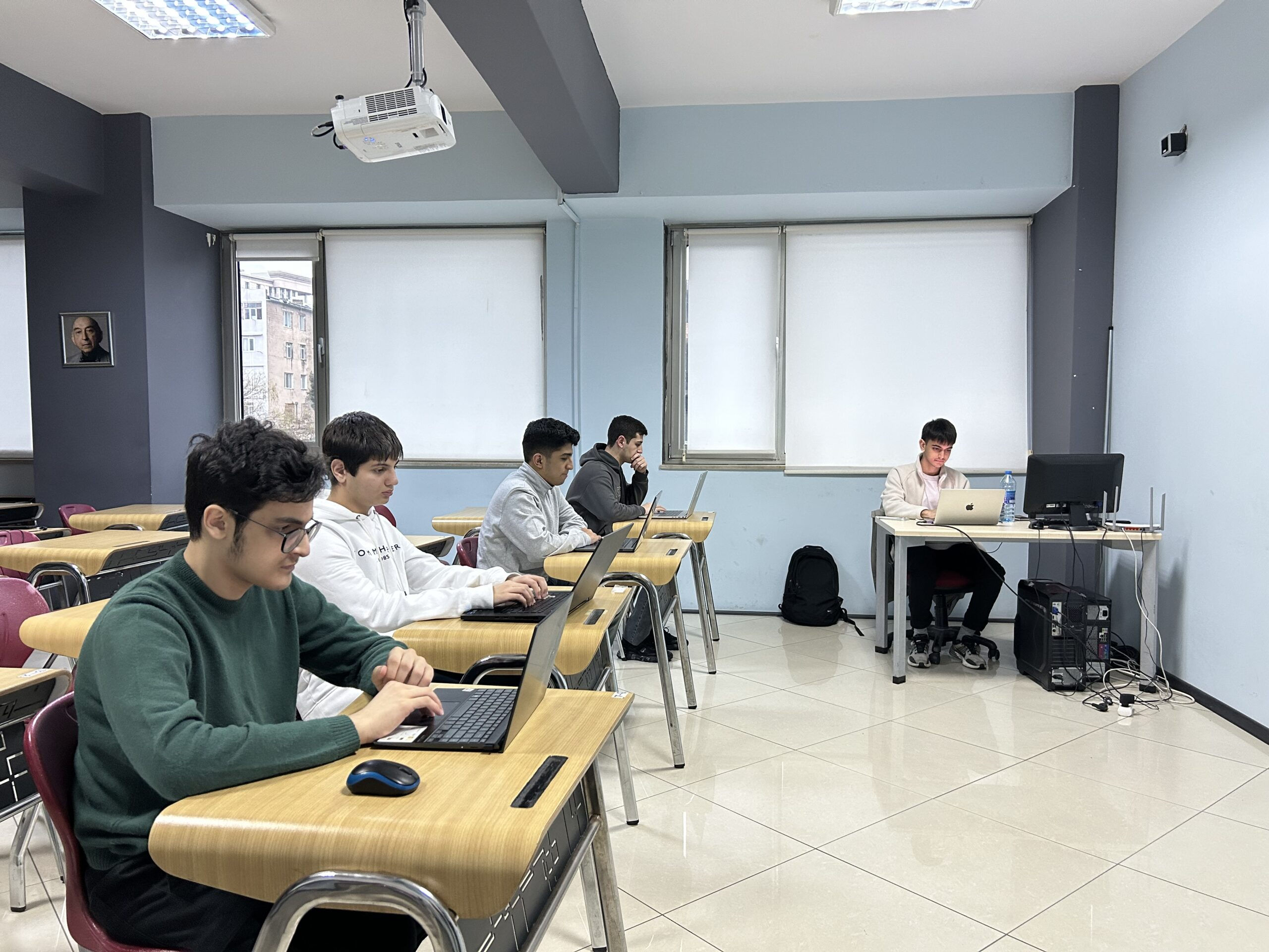 İnformatikadan beynəlxalq olimpiadalara hazırlaşanlar üçün qış düşərgəsi təşkil olunub