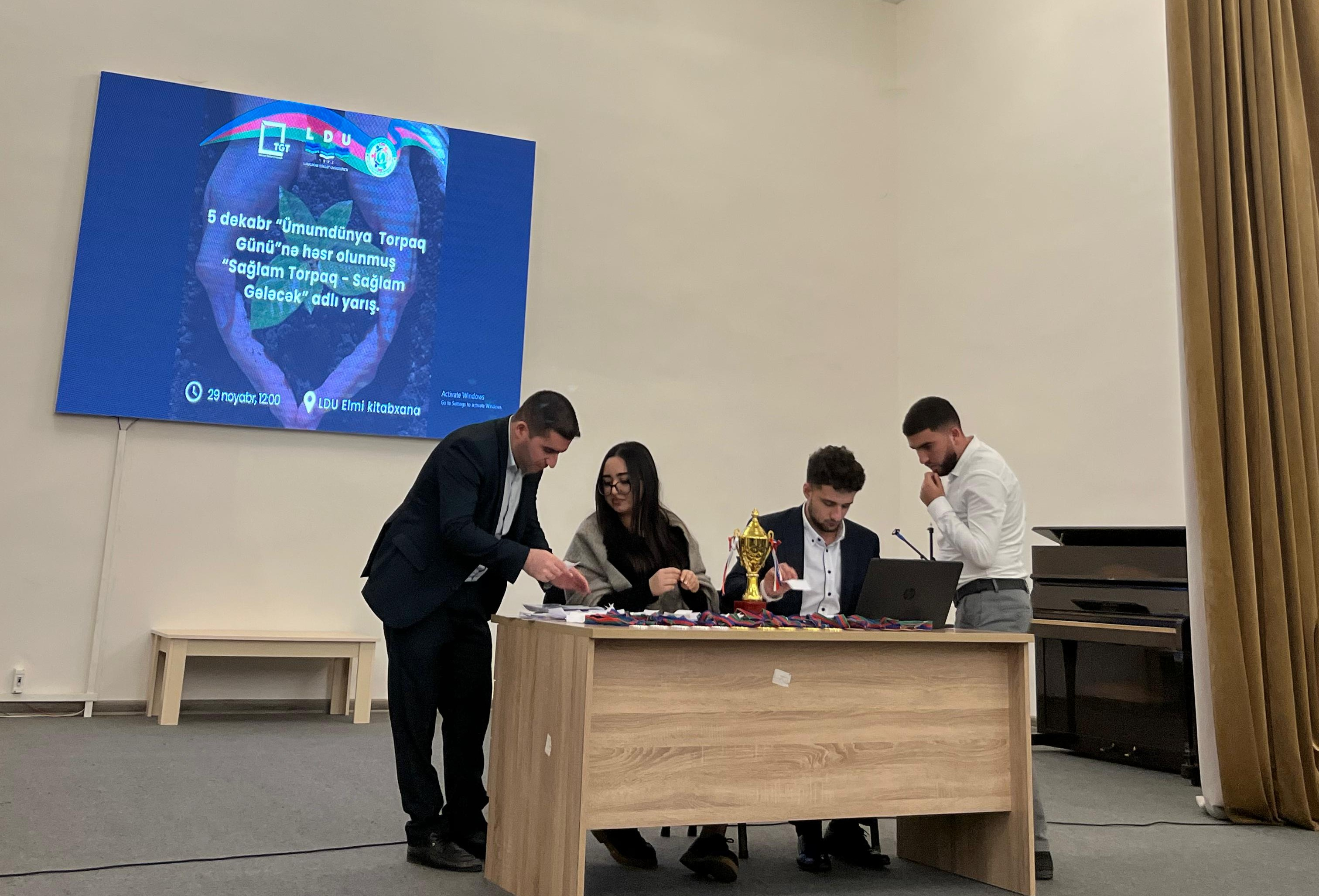 LDU-da Ümumdünya Torpaq Gününə həsr olunmuş yarış keçirilib