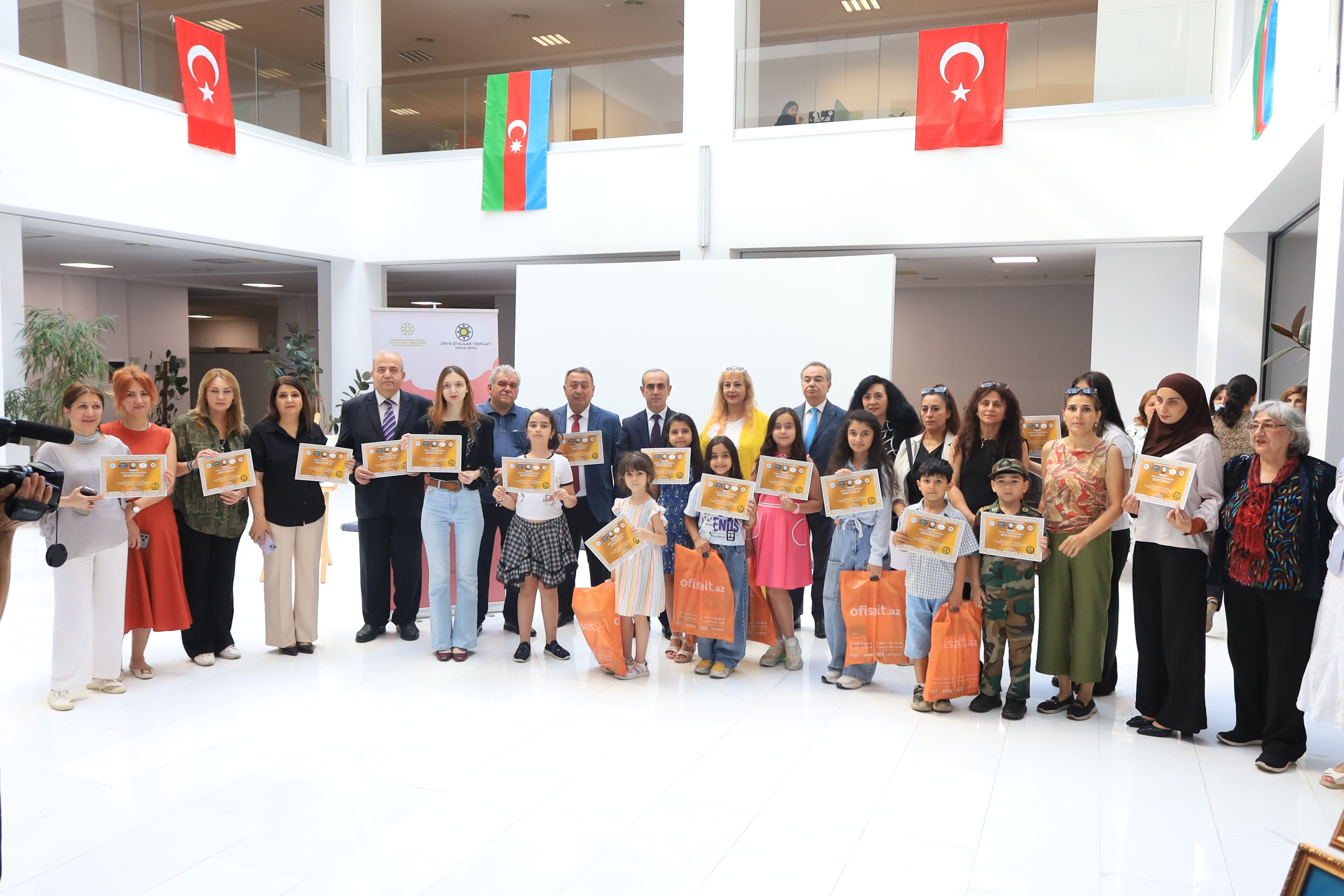 MEK-də AMEA-nın 80 illiyinə həsr olunmuş “Qalib Azərbaycan” mövzusunda rəsm sərgisi keçirilib