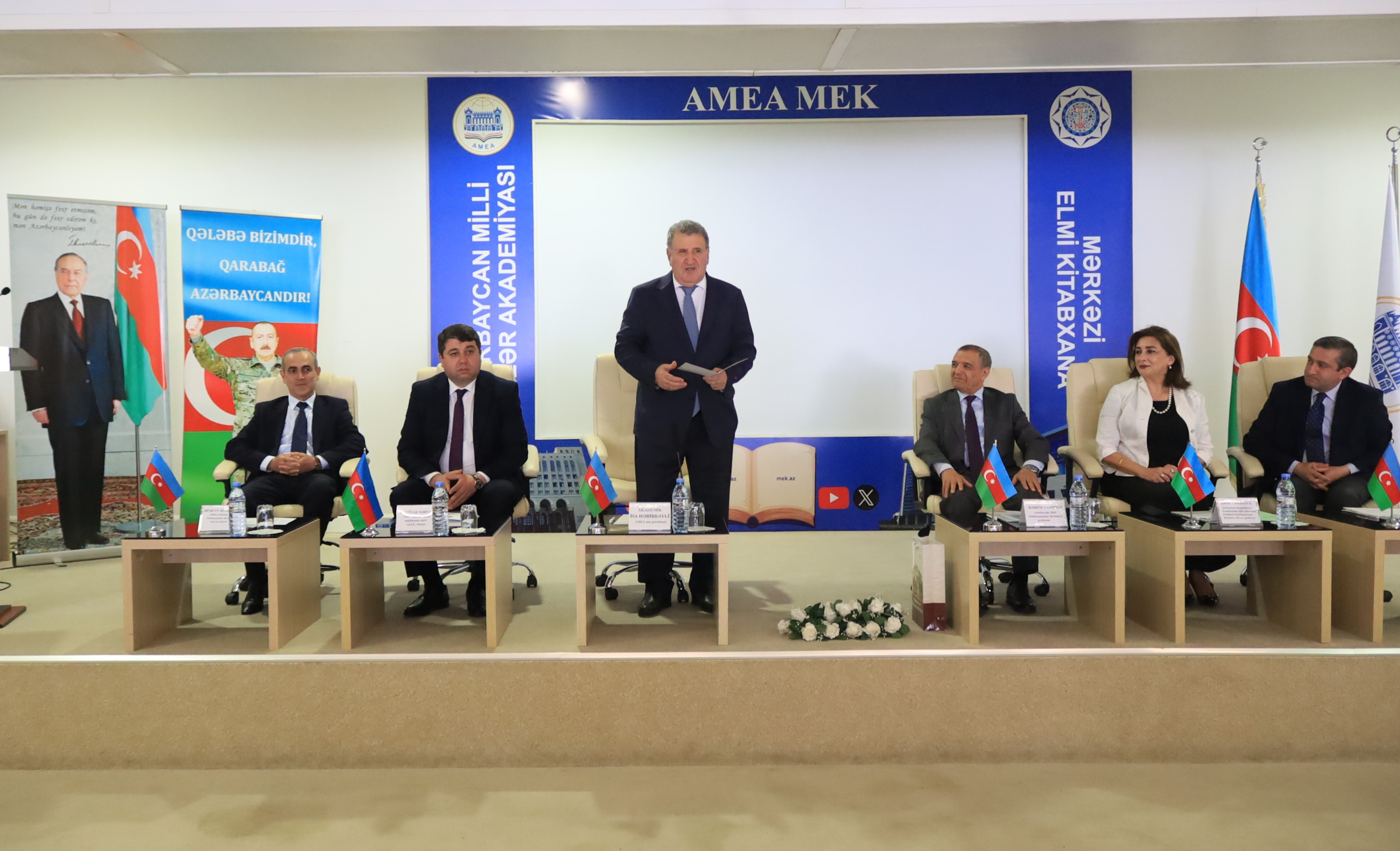 MEK-də “Kitabxana-informasiya texnologiyalarının inkişafında müasir tendensiyalar” mövzusunda respublika elmi konfransı keçirilib
