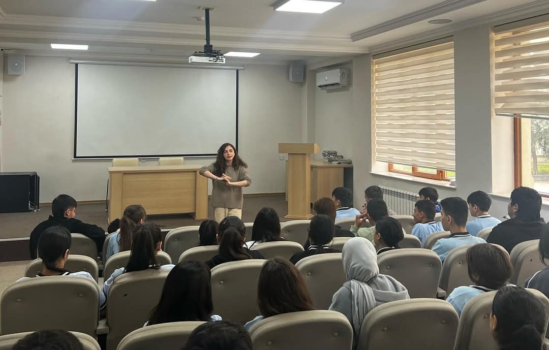 “İmtahanqabağı stres və onun idarə olunması” mövzusunda təlimlər keçirilib