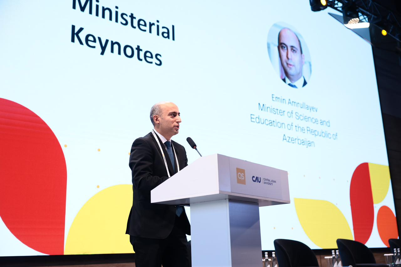 Emin Əmrullayev QS Avrasiya Forumunda çıxış edib