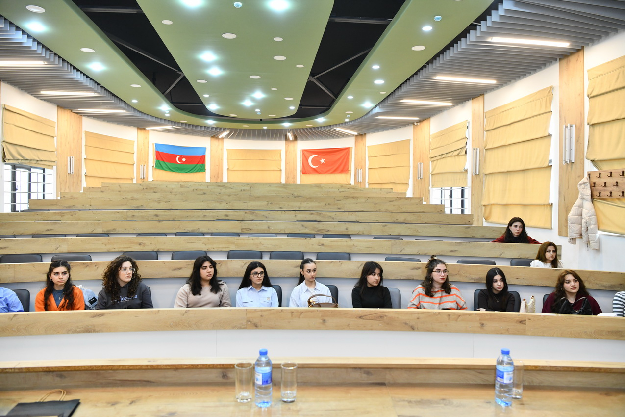 ADNSU-da mühəndislik sahəsində qadınların rolu barədə tələbələrlə görüş keçirilib