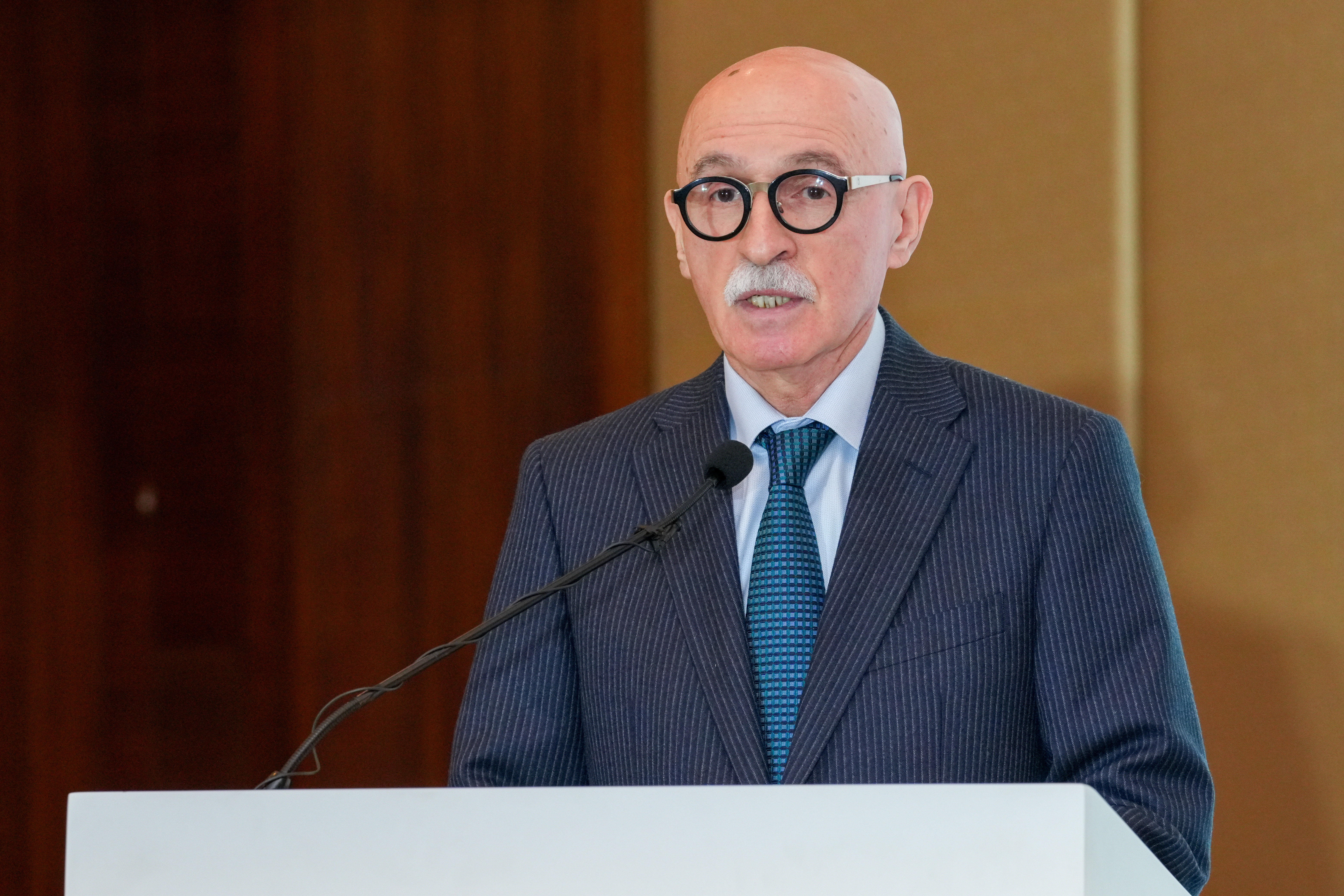 Firudin Qurbanov: Məktəblərdə milli-mənəvi dəyərləri də formalaşdırmalıyıq