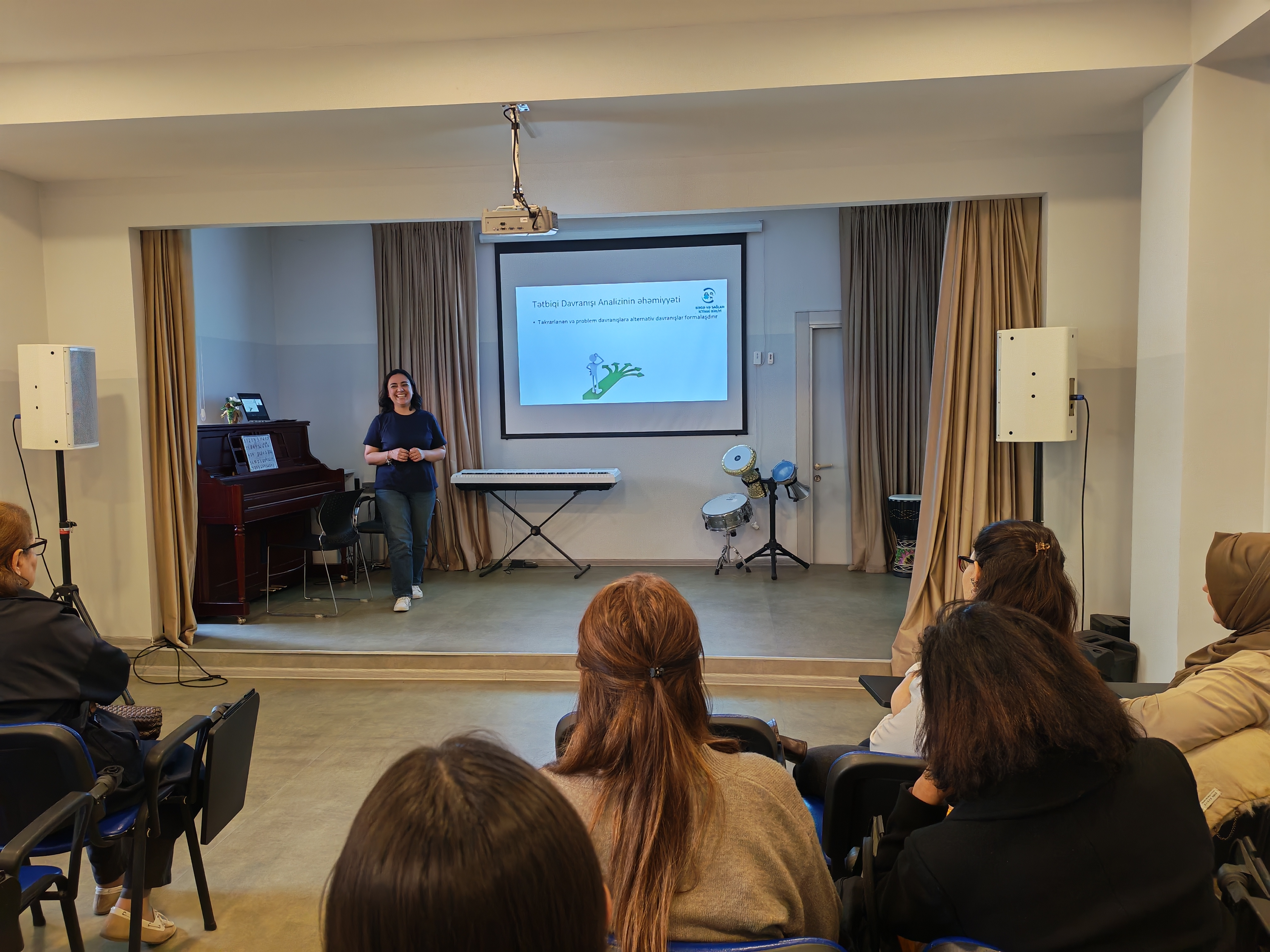 Evdə təhsil alan şagirdlərə dəstək layihəsinin icrasına başlanılıb