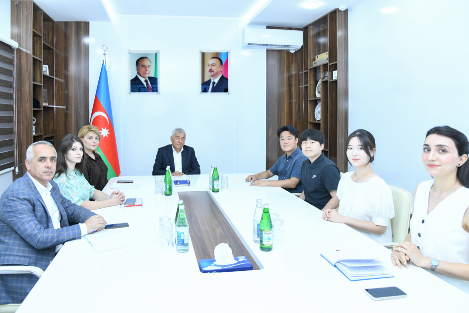 Rektor BMU-da təcrübə keçən koreyalı tələbələrlə görüşüb