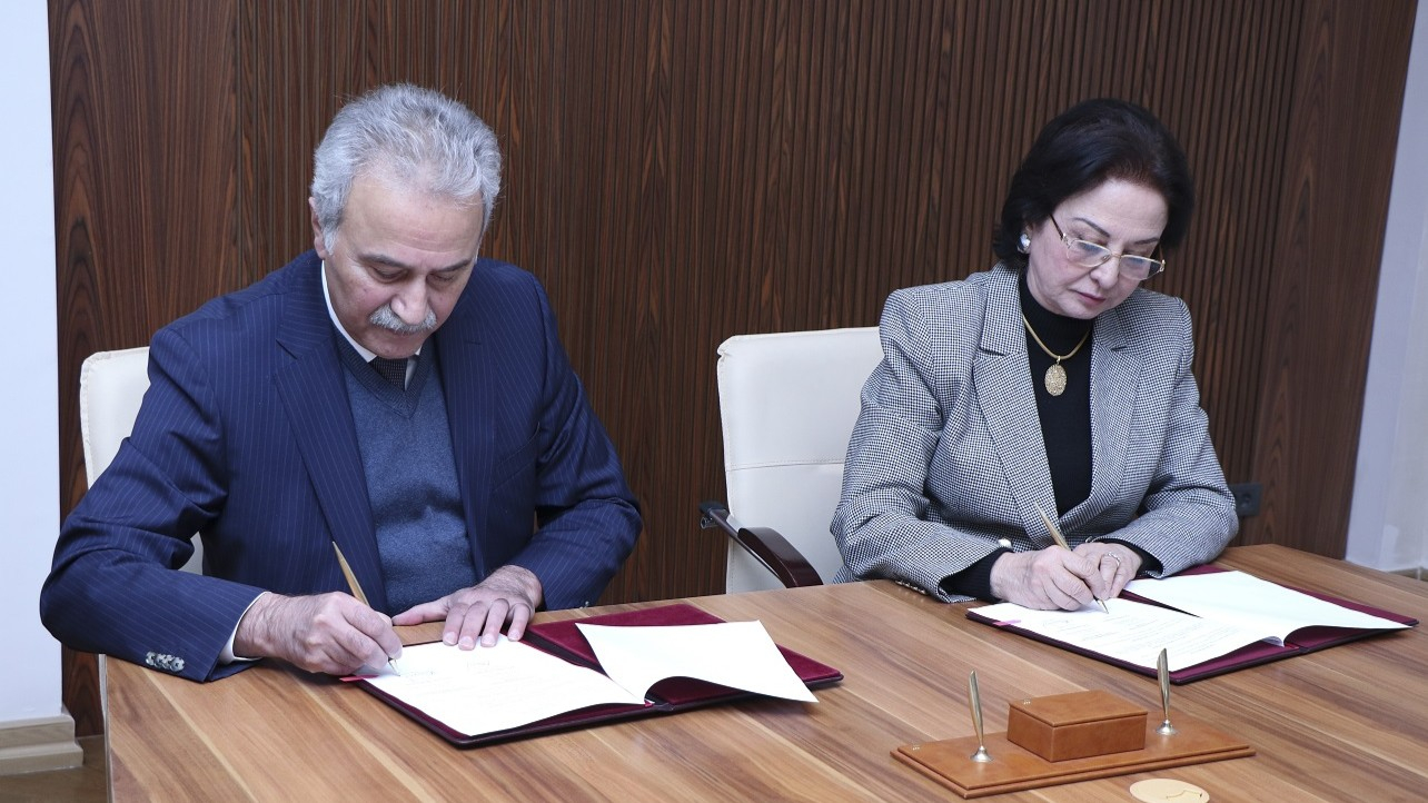 AzMİU ilə İqtisadiyyat İnstitutu arasında əməkdaşlıq memorandumu imzalanıb