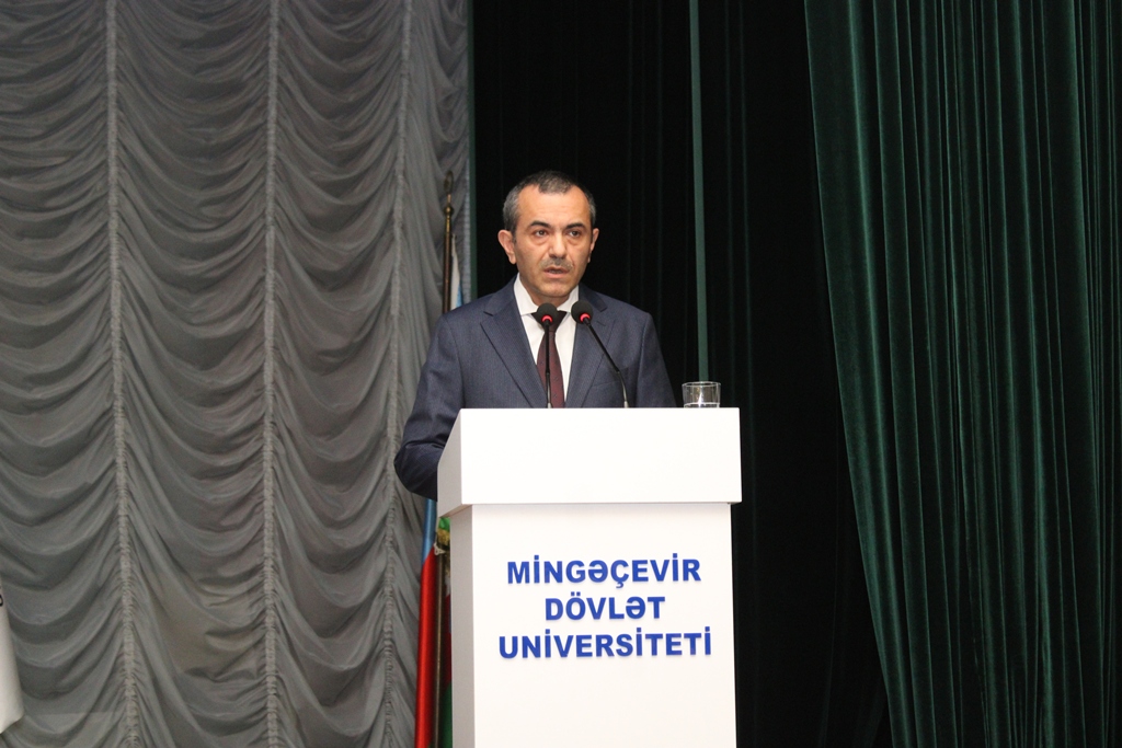 Mingəçevir şəhər prokuroru Mingəçevir Dövlət Universitetində Konstitusiya Gününə həsr olunmuş konfransda məruzə ilə çıxış edib