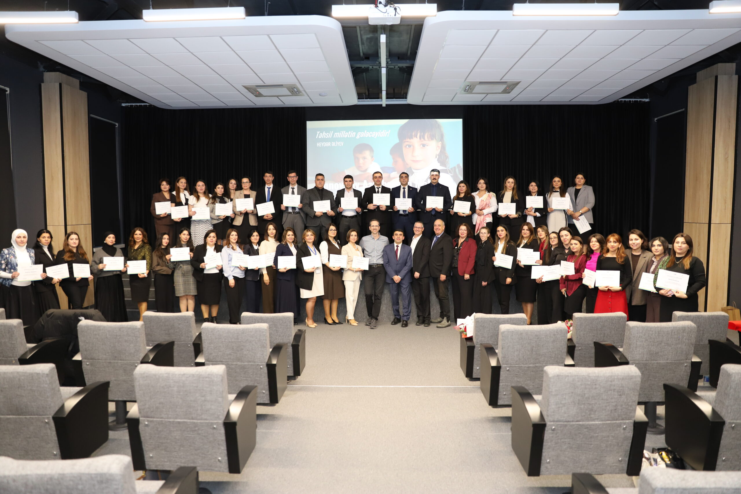 "İnnovativ məktəb” layihəsi çərçivəsində keçirilən təlimlər yekunlaşıb