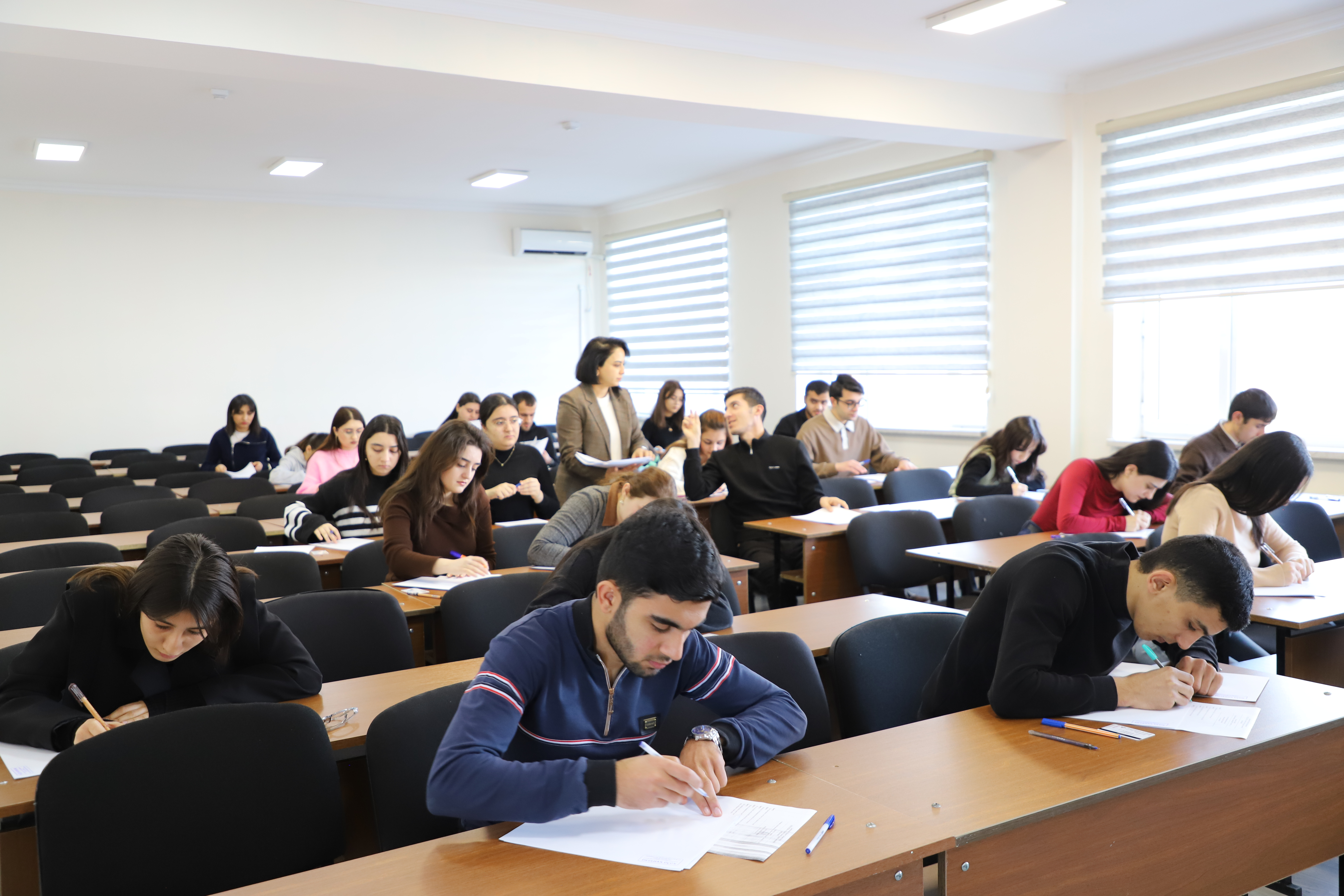 LDU-da imtahan sessiyası davam edir