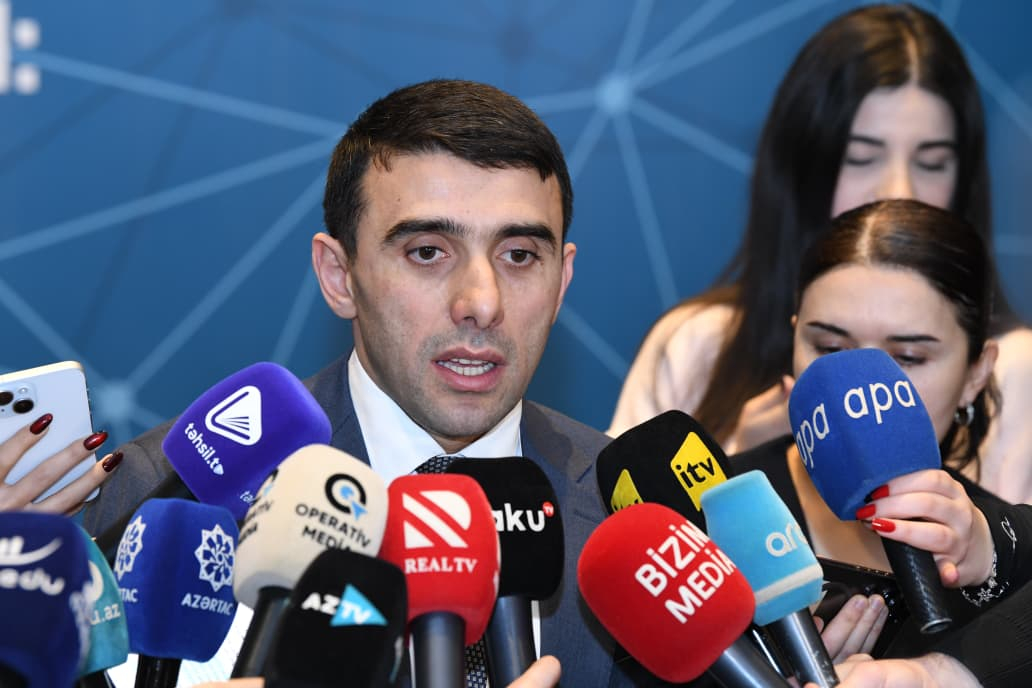 Bəzi dərsliklərin istifadəsi şagirdlər üçün çətinliklər yaradır – Nazir müşaviri