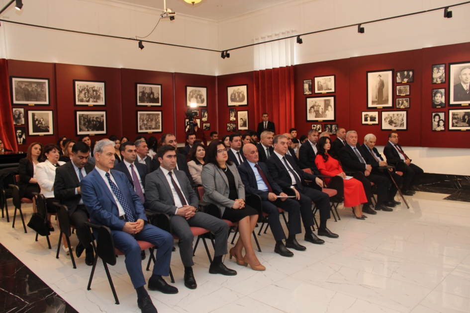Gəncədə böyük yazıçı, alim və pedaqoq Mir Cəlal Paşayevin xatirəsi anılıb