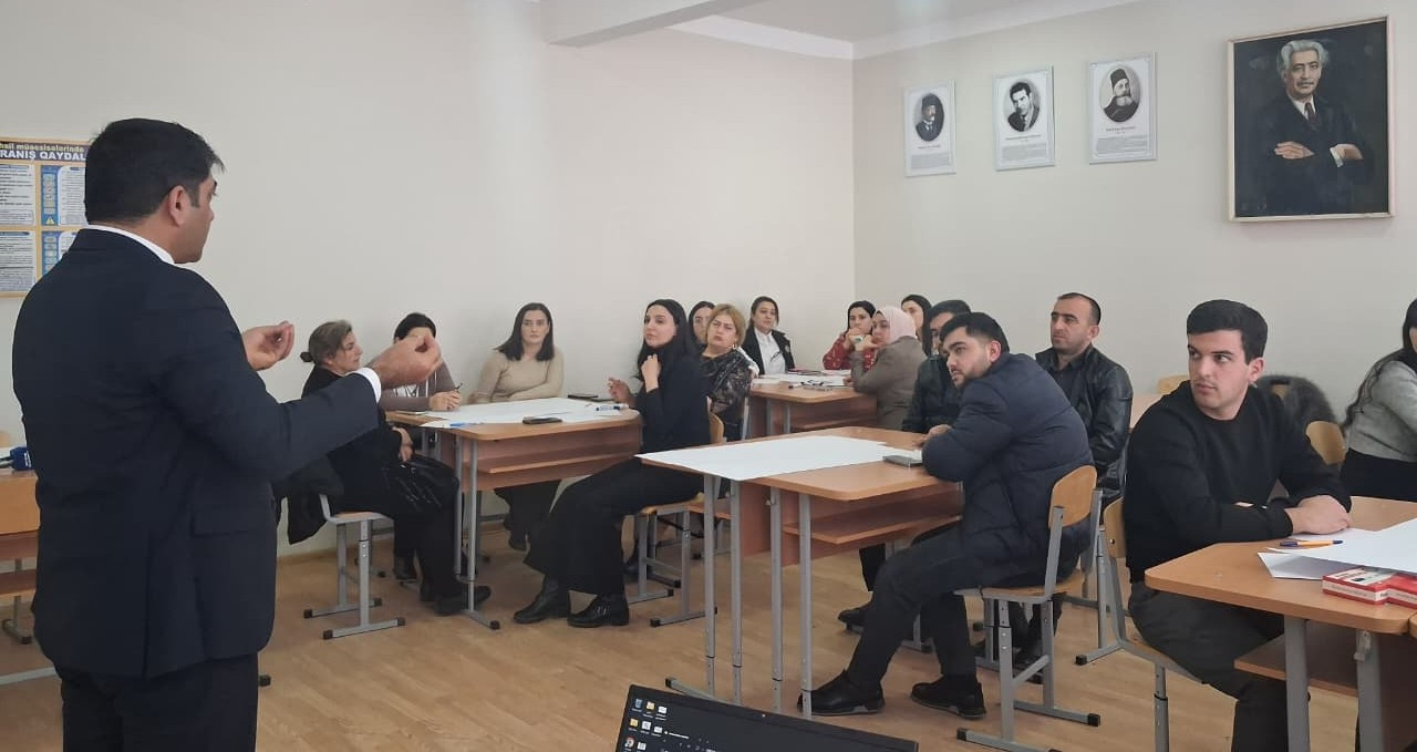 Məktəblərdə psixoloji xidmət gücləndirilir: Psixoloqlar üçün təlimlər keçirilib