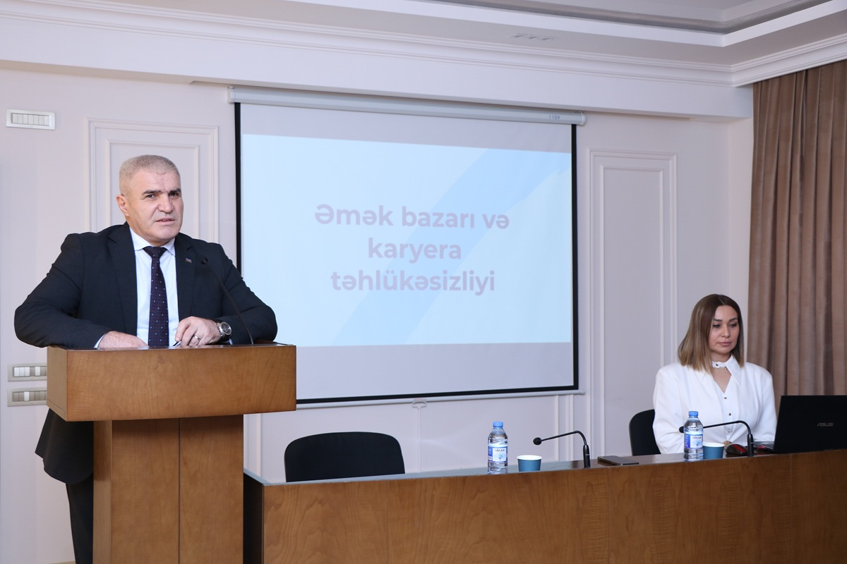 AzMİU-da “Əmək bazarı üçün XXI əsr bacarıqları” mövzusunda təlim keçirilib