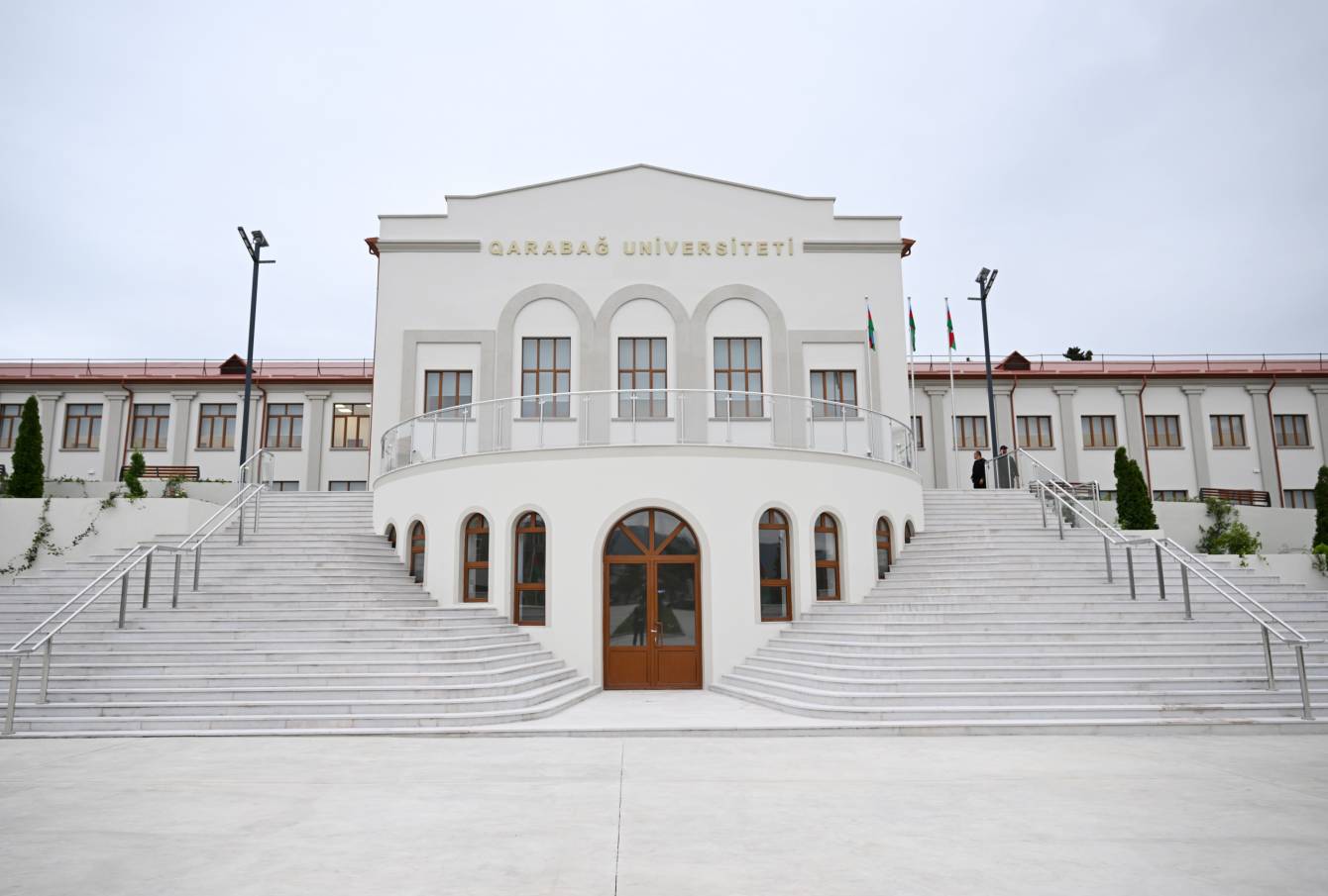 Qarabağ Universitetinin Klinikası vakansiya elan edir