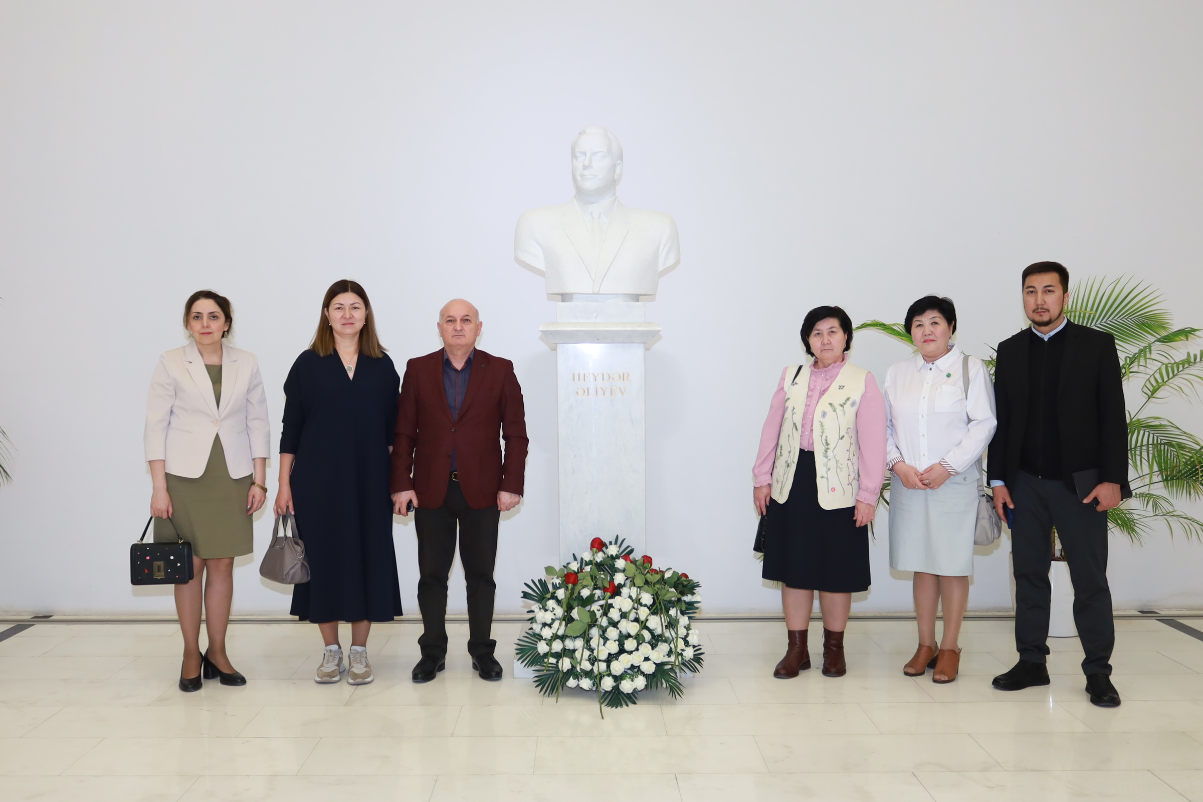 Qazaxıstanın Avrasiya Milli Universitetinin əməkdaşları MEK-i ziyarət edib