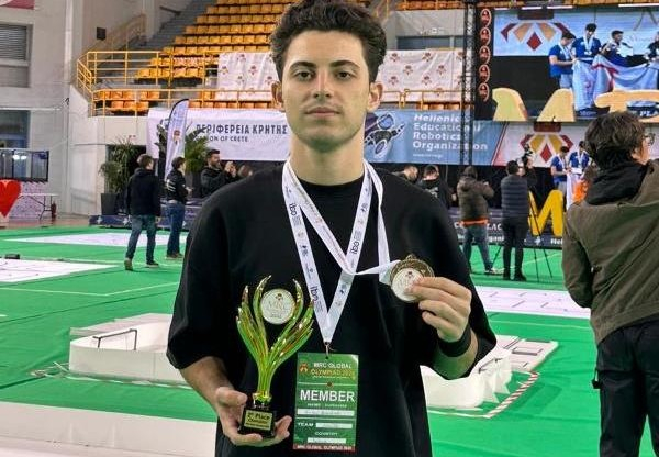 UNEC tələbəsi beynəlxalq robot yarışmasında birincilik qazanıb